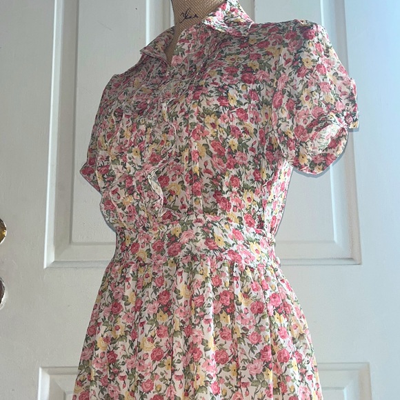 Floral Print Ruffled Dress - Picture 8 of 13